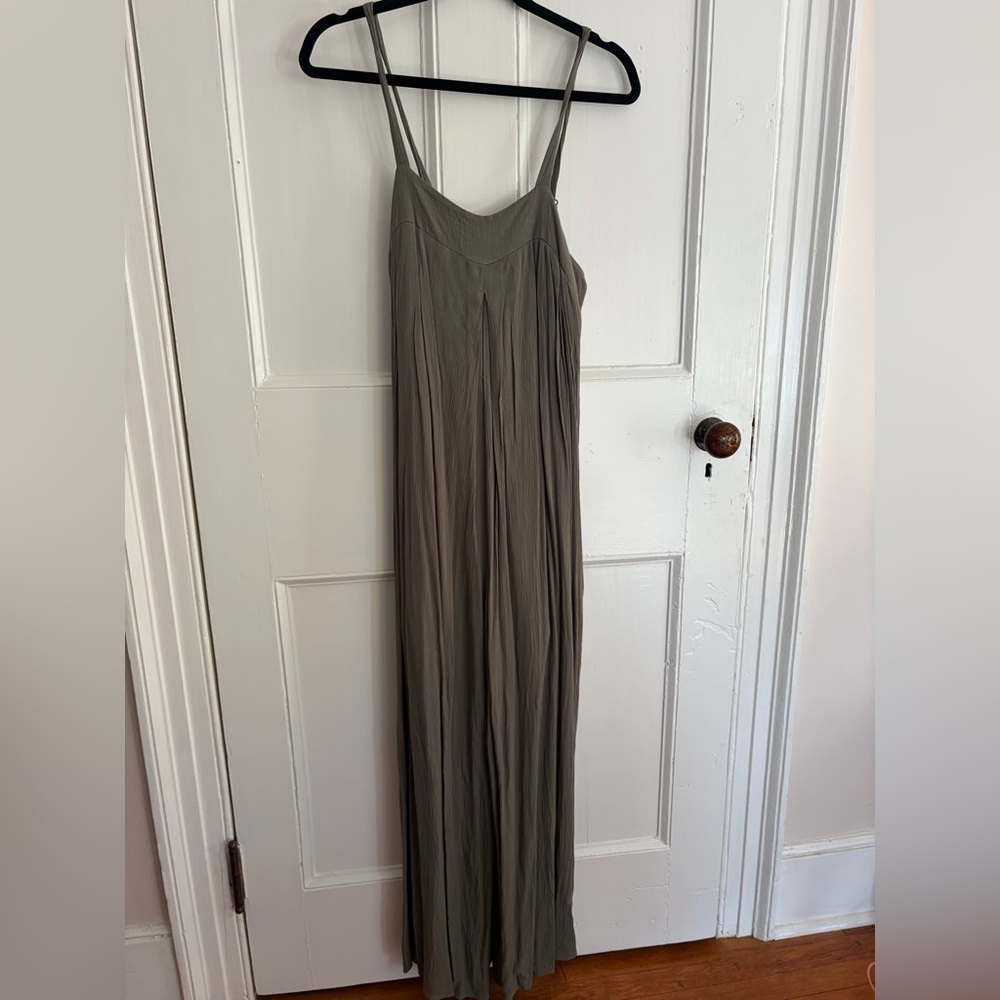Flowy Jumpsuit: Comfort and Style